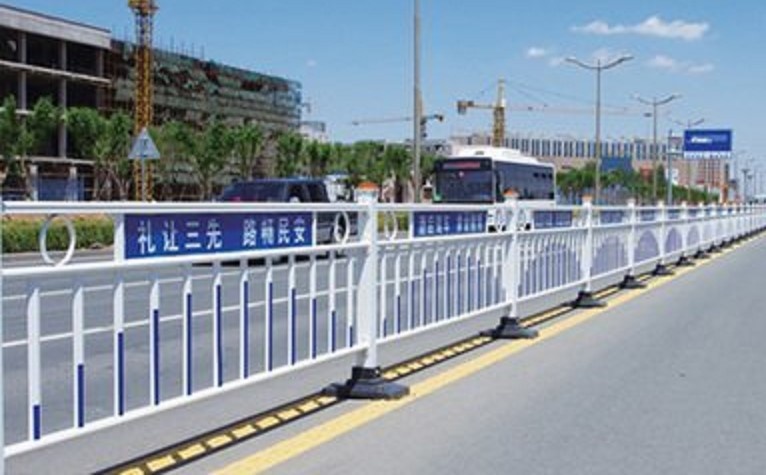 【重庆护栏厂】重庆公路护栏_重庆波形护栏_重庆锌钢护栏厂家